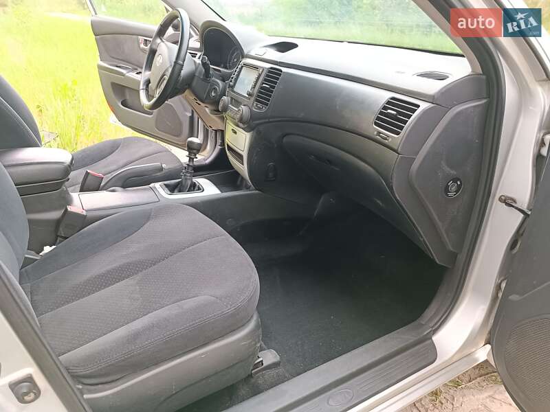 Седан Kia Magentis 2007 в Обухове
