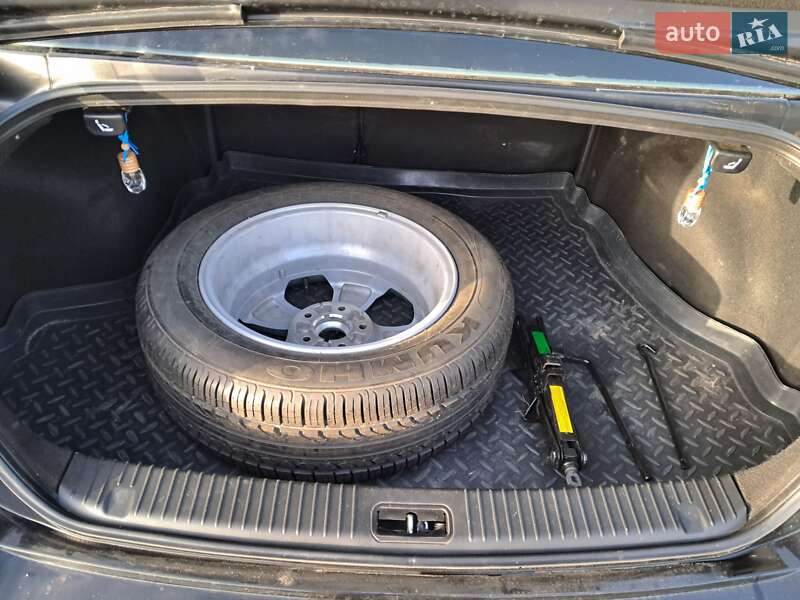Седан Kia Magentis 2008 в Львове