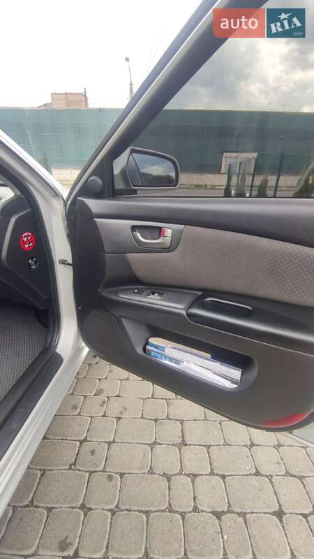 Седан Kia Magentis 2009 в Надвірній