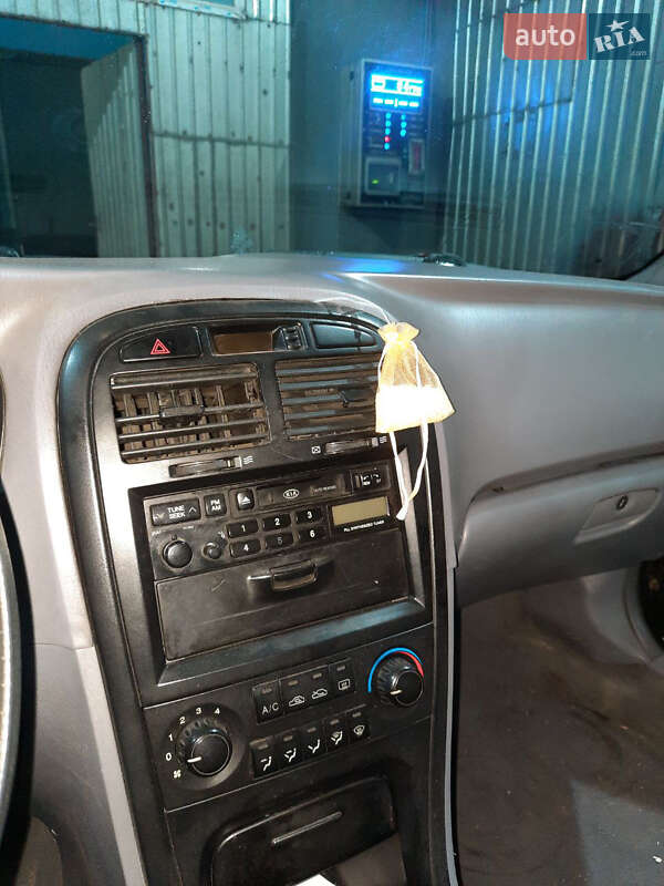 Седан Kia Magentis 2004 в Ромнах