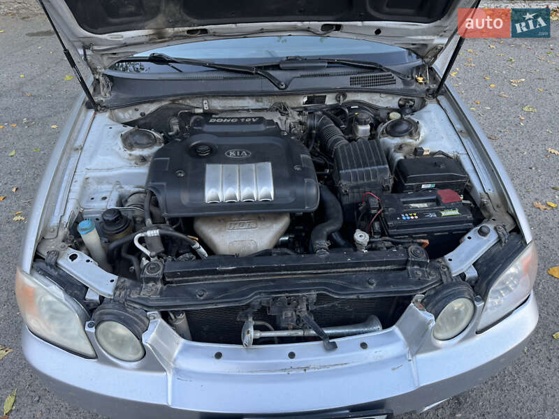 Седан Kia Magentis 2004 в Днепре