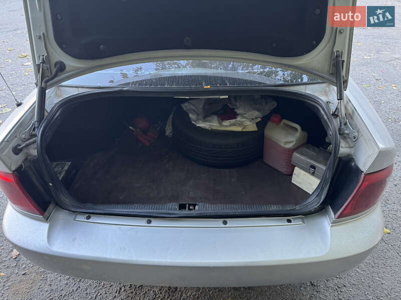 Седан Kia Magentis 2004 в Днепре