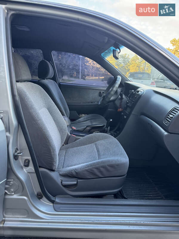 Седан Kia Magentis 2004 в Днепре