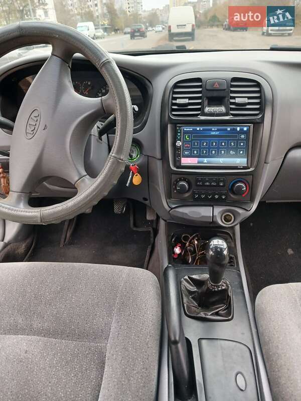 Седан Kia Magentis 2001 в Києві