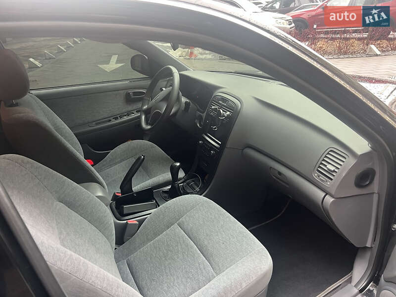 Седан Kia Magentis 2004 в Киеве