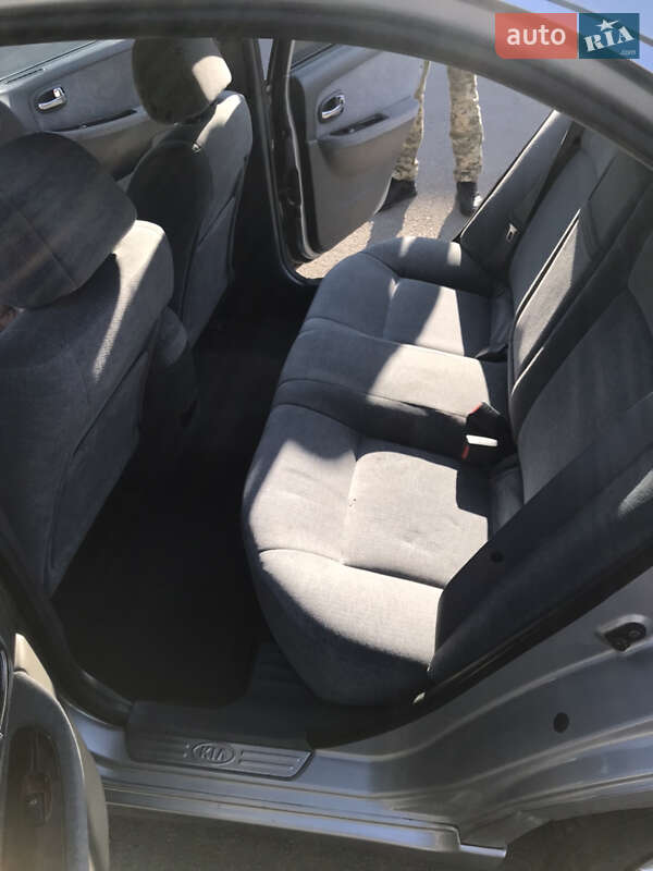 Седан Kia Magentis 2004 в Рівному