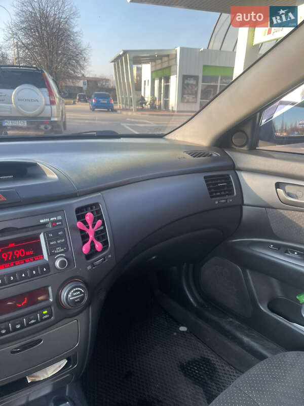 Седан Kia Magentis 2008 в Ужгороді