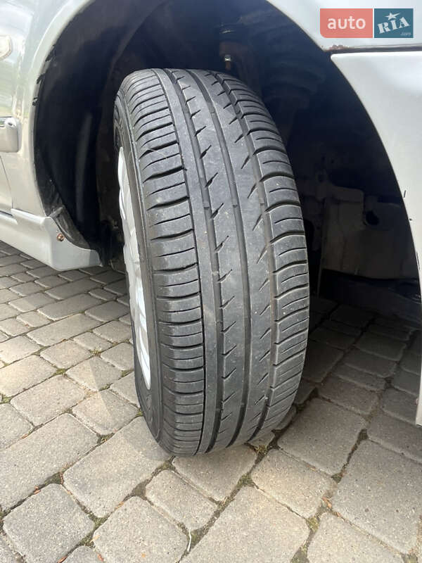 Седан Kia Magentis 2002 в Одессе