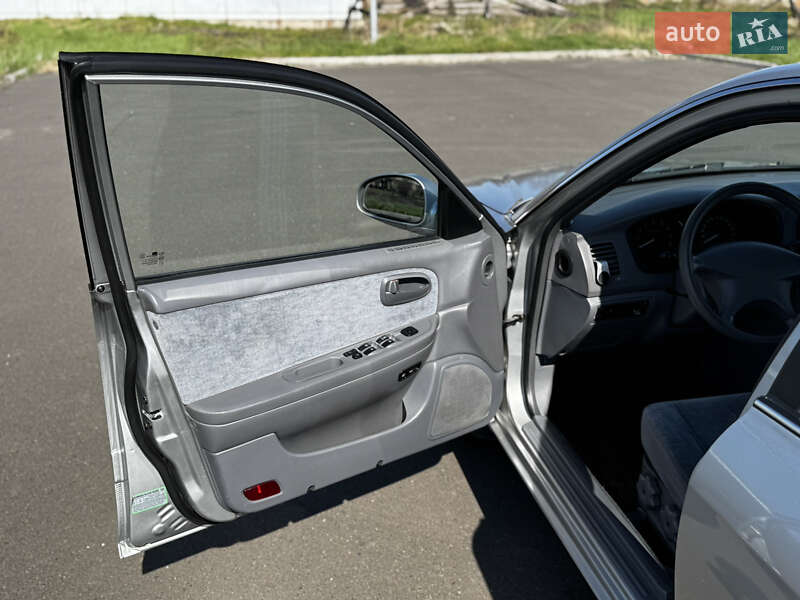 Седан Kia Magentis 2006 в Славянске