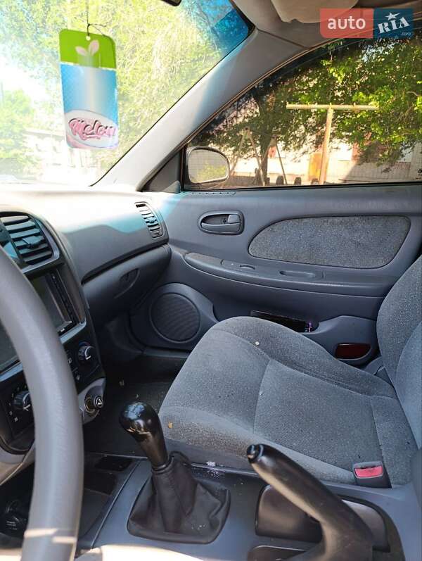 Седан Kia Magentis 2001 в Запорожье