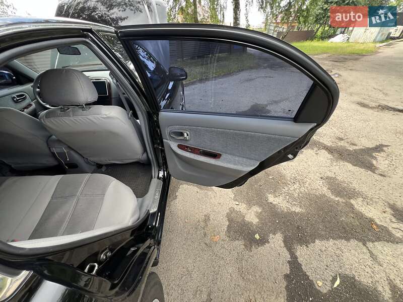Седан Kia Magentis 2004 в Луцке
