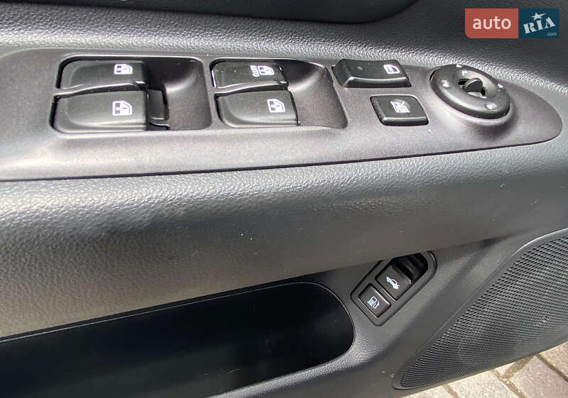 Седан Kia Magentis 2006 в Ровно
