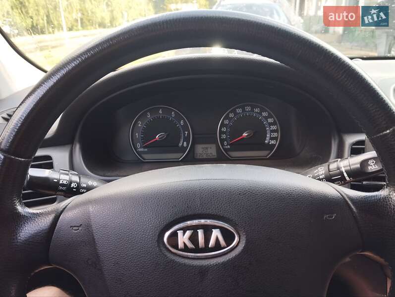 Седан Kia Magentis 2006 в Мироновке