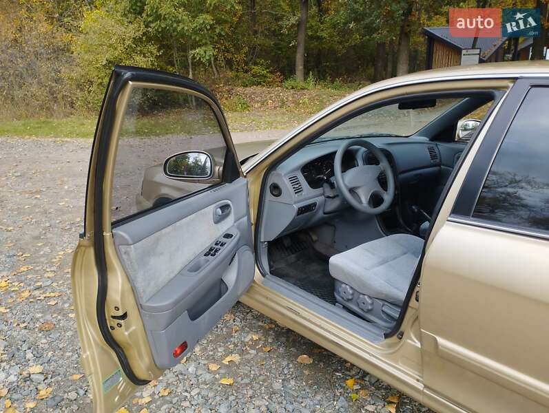 Седан Kia Magentis 2003 в Звенигородці