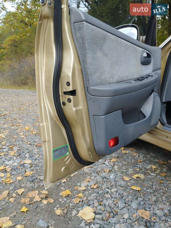 Седан Kia Magentis 2003 в Звенигородці