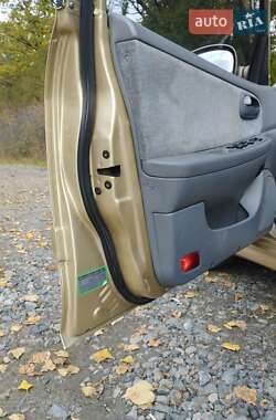 Седан Kia Magentis 2003 в  фото 11 Седан Kia Magentis 2003 в