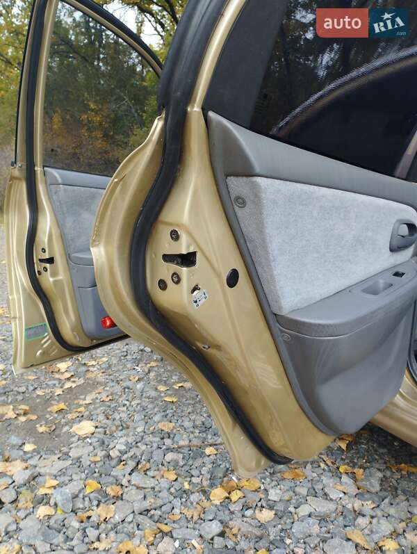 Седан Kia Magentis 2003 в Звенигородці