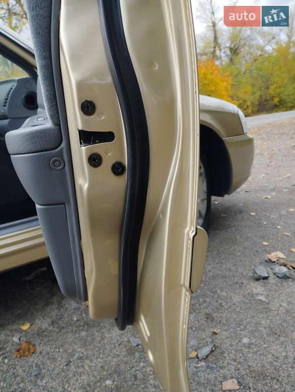 Седан Kia Magentis 2003 в Звенигородці