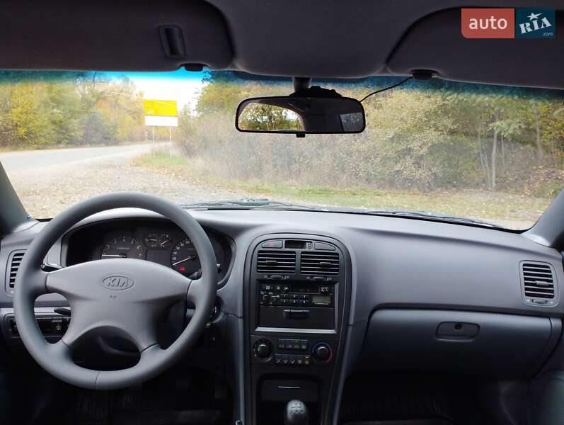 Седан Kia Magentis 2003 в Звенигородці