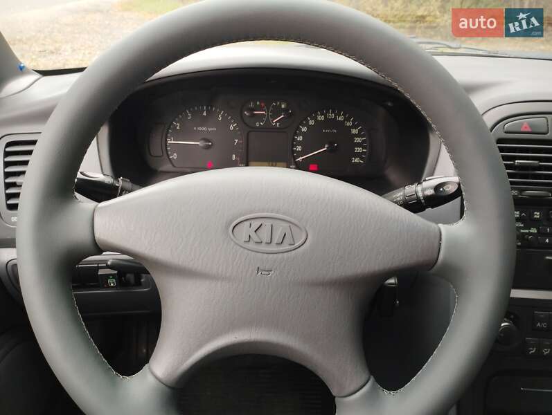 Седан Kia Magentis 2003 в Звенигородці