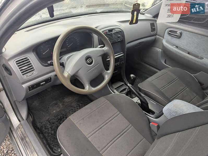 Седан Kia Magentis 2006 в Ровно