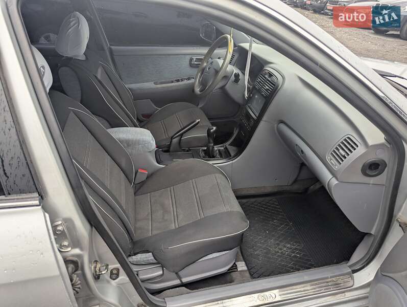 Седан Kia Magentis 2006 в Ровно