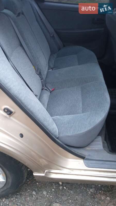 Седан Kia Magentis 2004 в Києві