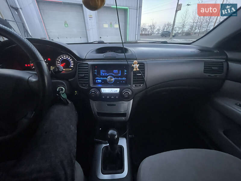 Седан Kia Magentis 2006 в Днепре