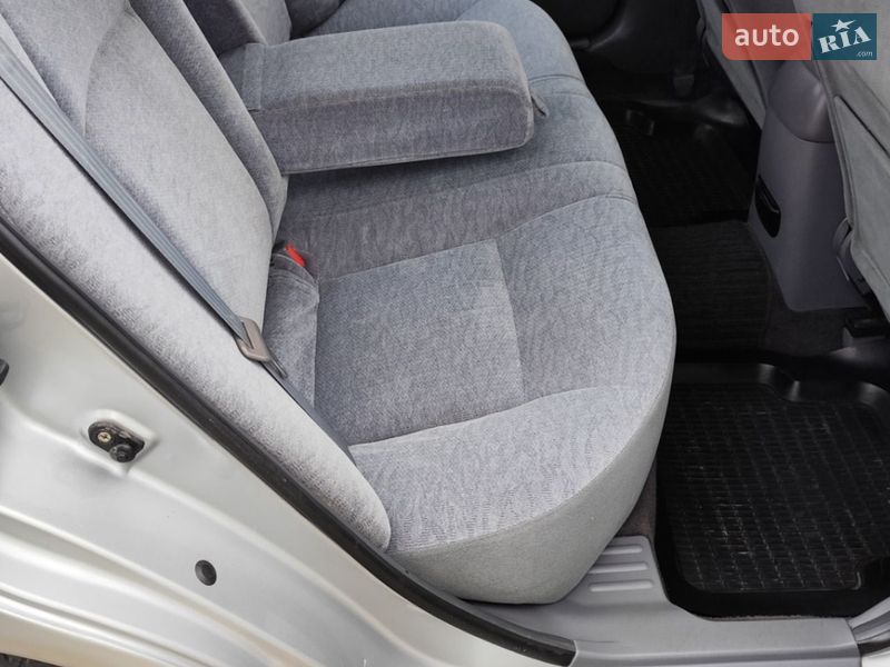 Седан Kia Magentis 2004 в Черноморске