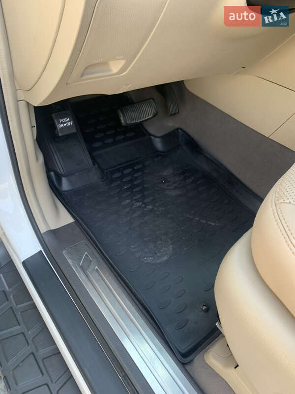 Позашляховик / Кросовер Kia Mohave 2011 в Немирові