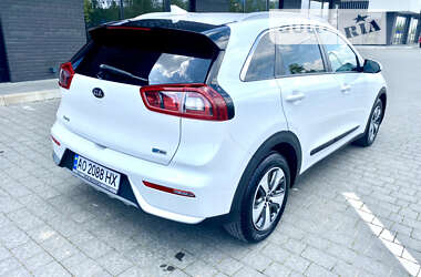 Позашляховик / Кросовер Kia Niro 2016 в 