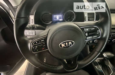 Позашляховик / Кросовер Kia Niro 2016 в 