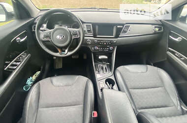 Позашляховик / Кросовер Kia Niro 2016 в 