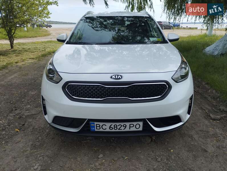 Позашляховик / Кросовер Kia Niro 2017 в Овідіополі фото 3 Позашляховик / Кросовер Kia Niro 2017 в Овідіополі