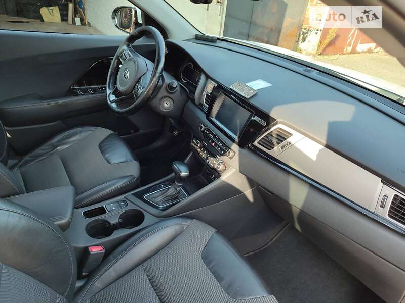 Внедорожник / Кроссовер Kia Niro 2016 в Киеве
