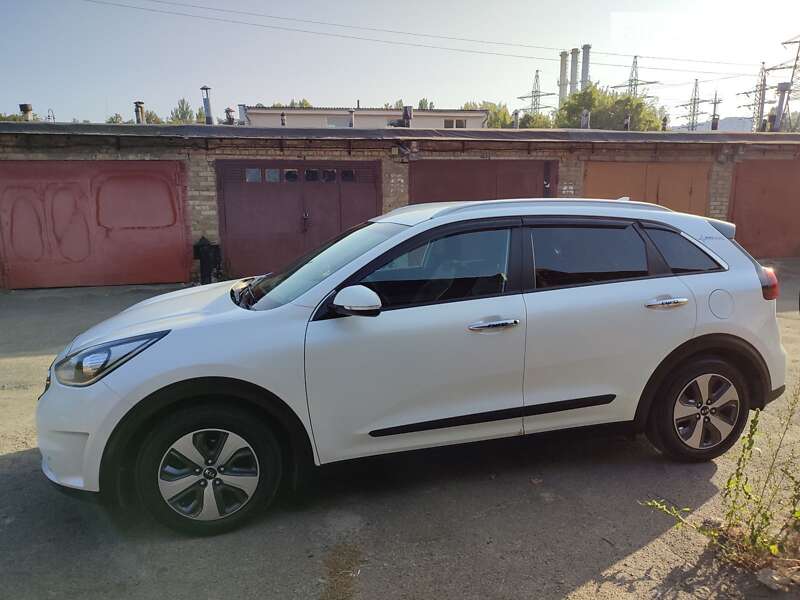 Внедорожник / Кроссовер Kia Niro 2016 в Киеве