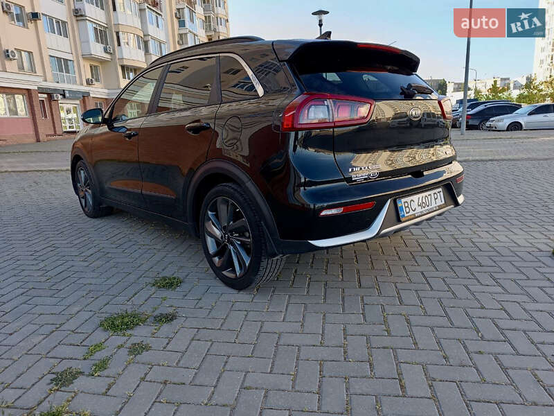 Внедорожник / Кроссовер Kia Niro 2017 в Николаеве