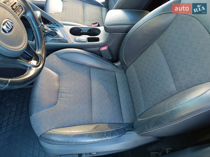 Внедорожник / Кроссовер Kia Niro 2017 в Николаеве