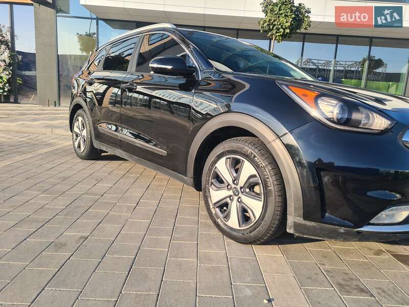 Позашляховик / Кросовер Kia Niro 2017 в Івано-Франківську