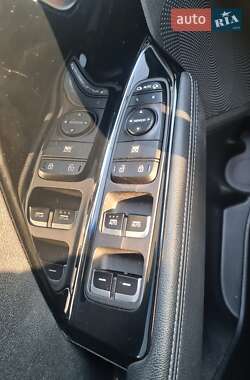 Внедорожник / Кроссовер Kia Niro 2017 в 