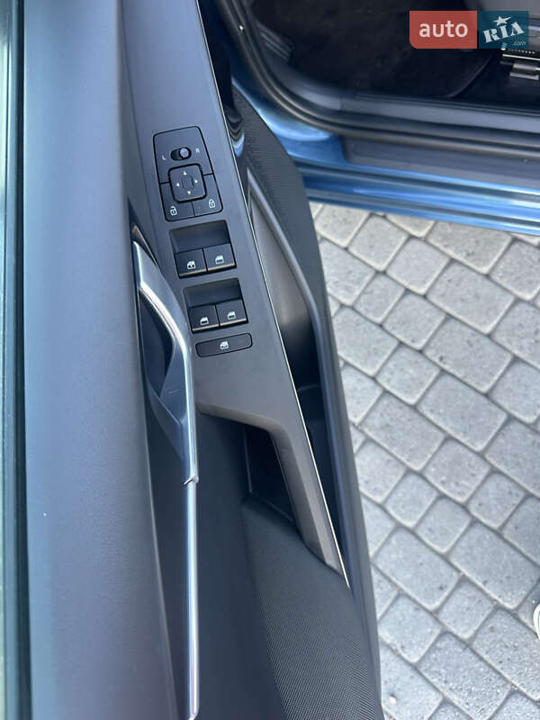 Внедорожник / Кроссовер Kia Niro 2023 в Новояворовске