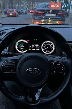 Внедорожник / Кроссовер Kia Niro 2017 в 