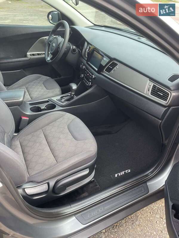 Внедорожник / Кроссовер Kia Niro 2017 в Лубнах фото 6 Внедорожник / Кроссовер Kia Niro 2017 в Лубнах