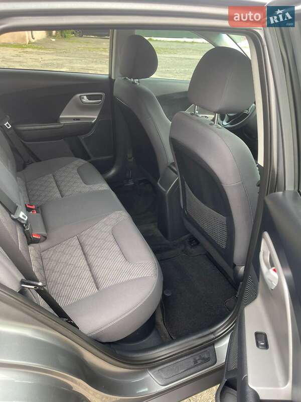 Внедорожник / Кроссовер Kia Niro 2017 в Лубнах фото 5 Внедорожник / Кроссовер Kia Niro 2017 в Лубнах