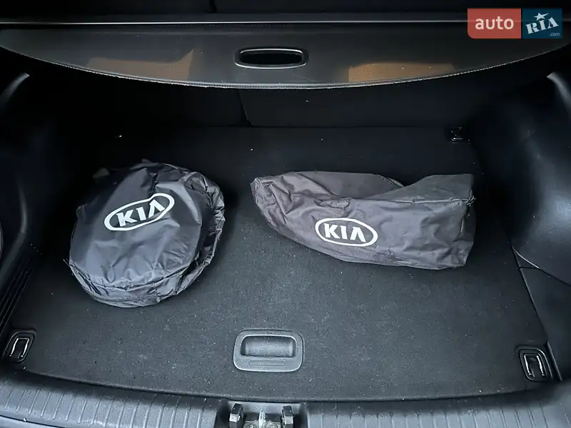 Позашляховик / Кросовер Kia Niro 2019 в 