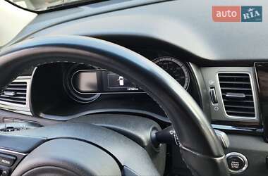 Позашляховик / Кросовер Kia Niro 2017 в 