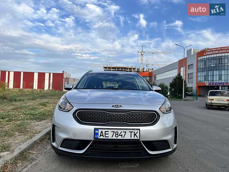Позашляховик / Кросовер Kia Niro 2017 в Дніпрі