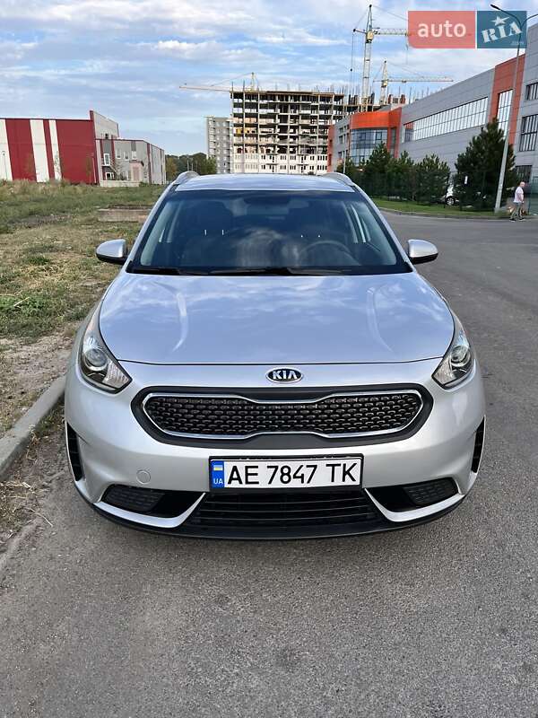 Позашляховик / Кросовер Kia Niro 2017 в Дніпрі