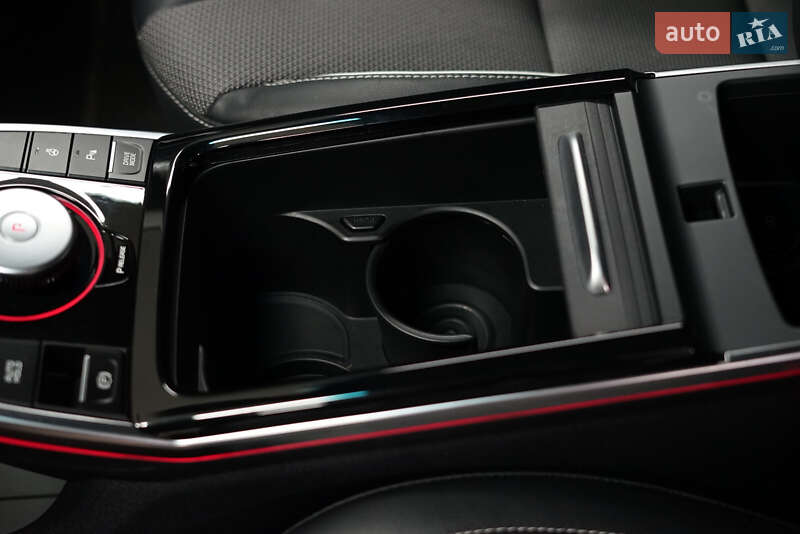 Позашляховик / Кросовер Kia Niro 2021 в Києві фото 17 Позашляховик / Кросовер Kia Niro 2021 в Києві