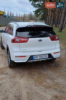 Позашляховик / Кросовер Kia Niro 2017 в 